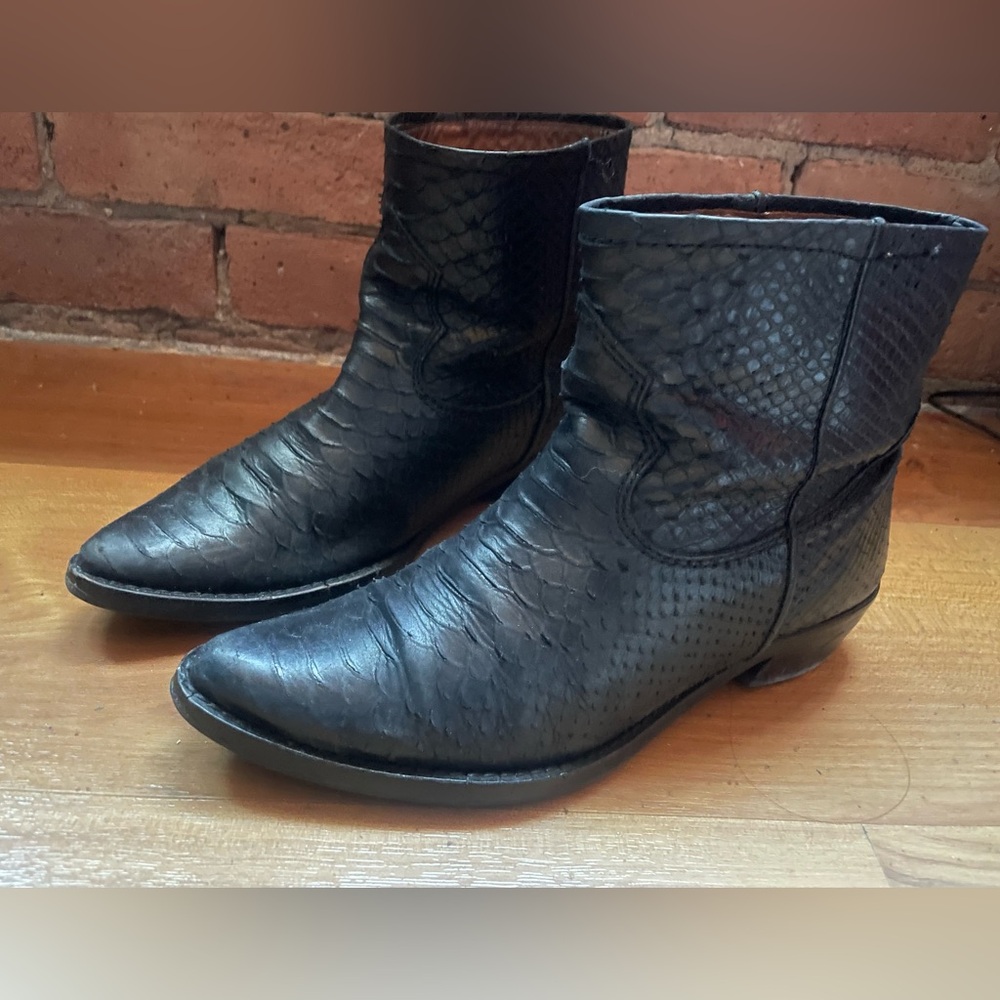 Zara Woman sz 37 embossed leather ankle boots